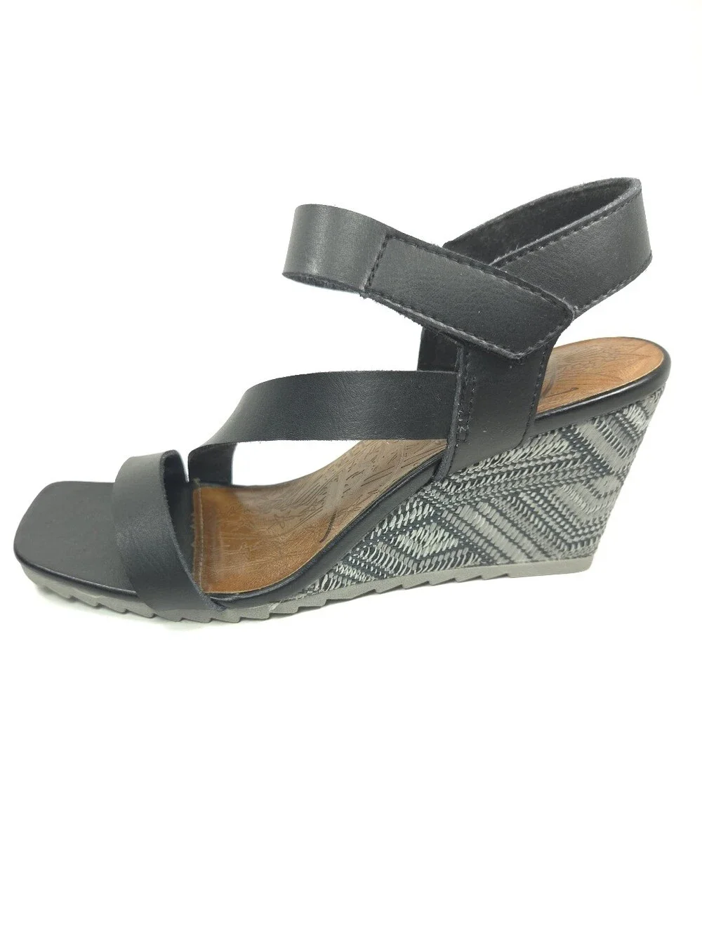 Blowfish Malibu Orchid Black Strappy Wedge Sandals Sz 7.5